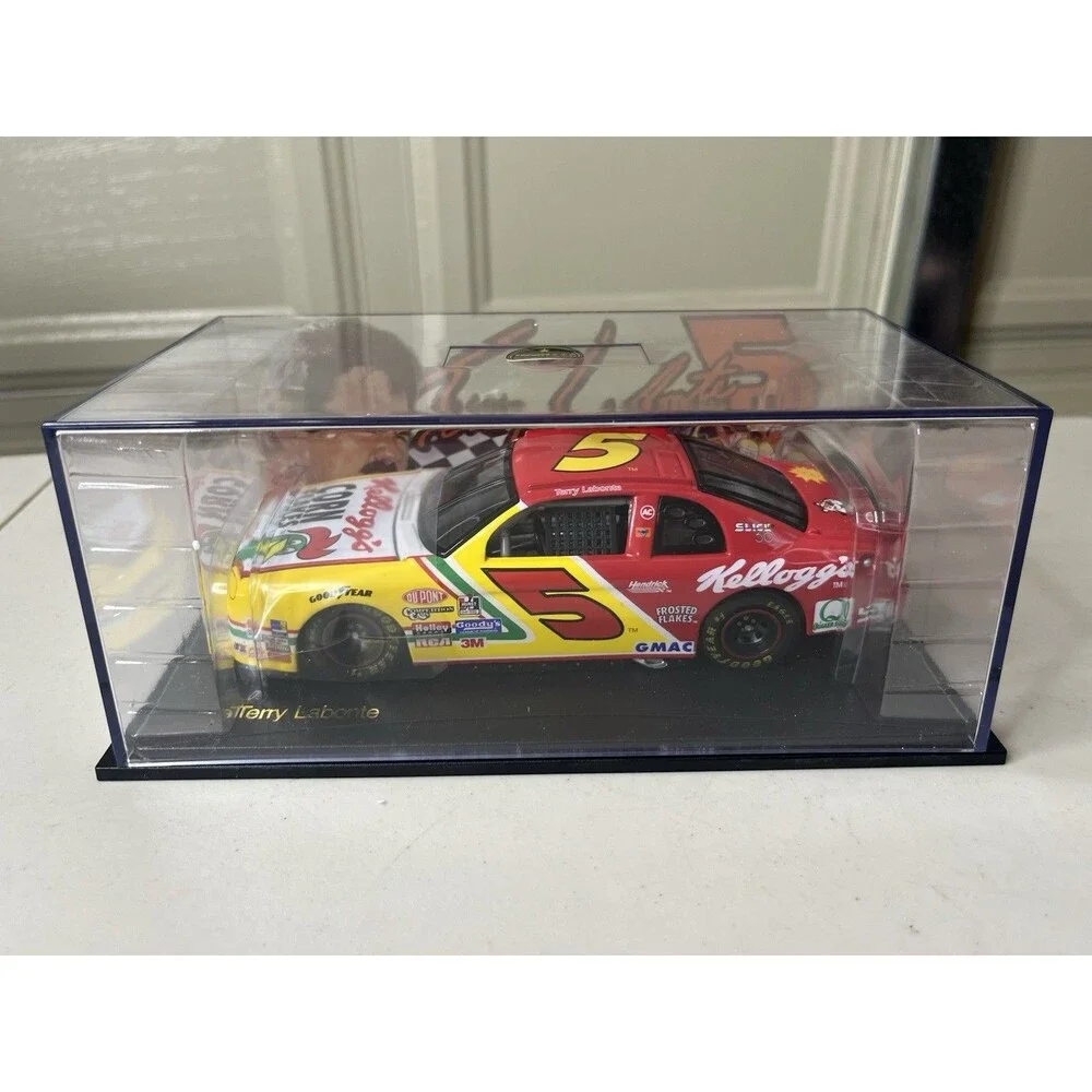 1997 Terry Labonte #5 Kelloggs Corn Flakes 1:24 Revell Sports Impressions w/Case